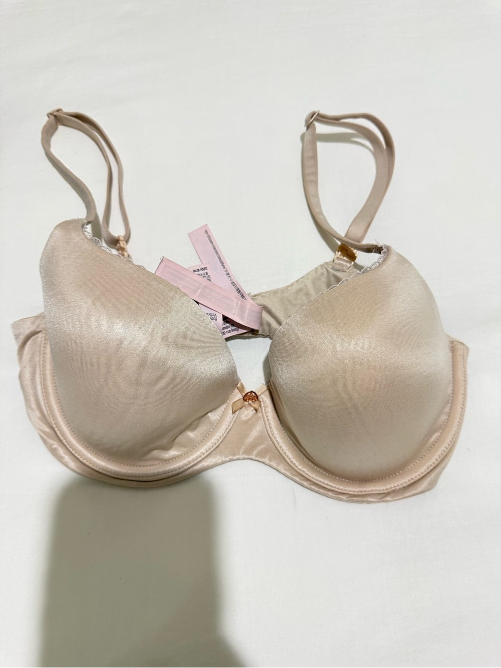 Victoria's Secret Light Nude Underwire Bra. Size 32D. Excellent Condition.